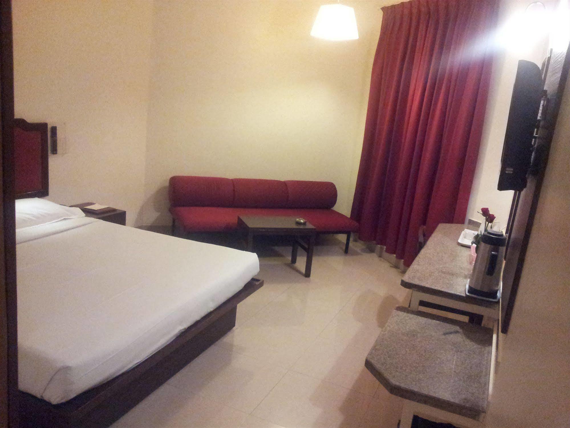 Hotel Ashish Plaza Pune Luaran gambar