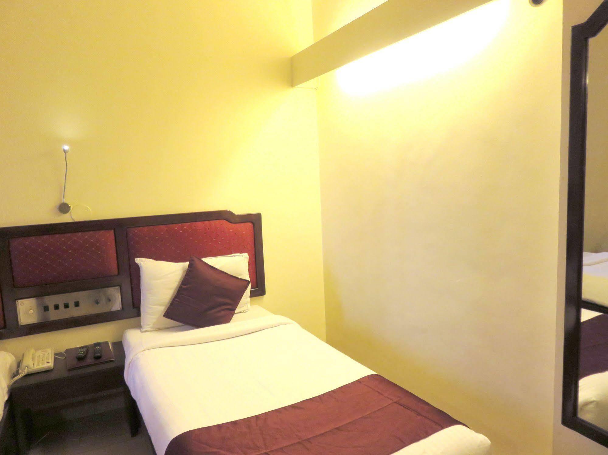 Hotel Ashish Plaza Pune Luaran gambar