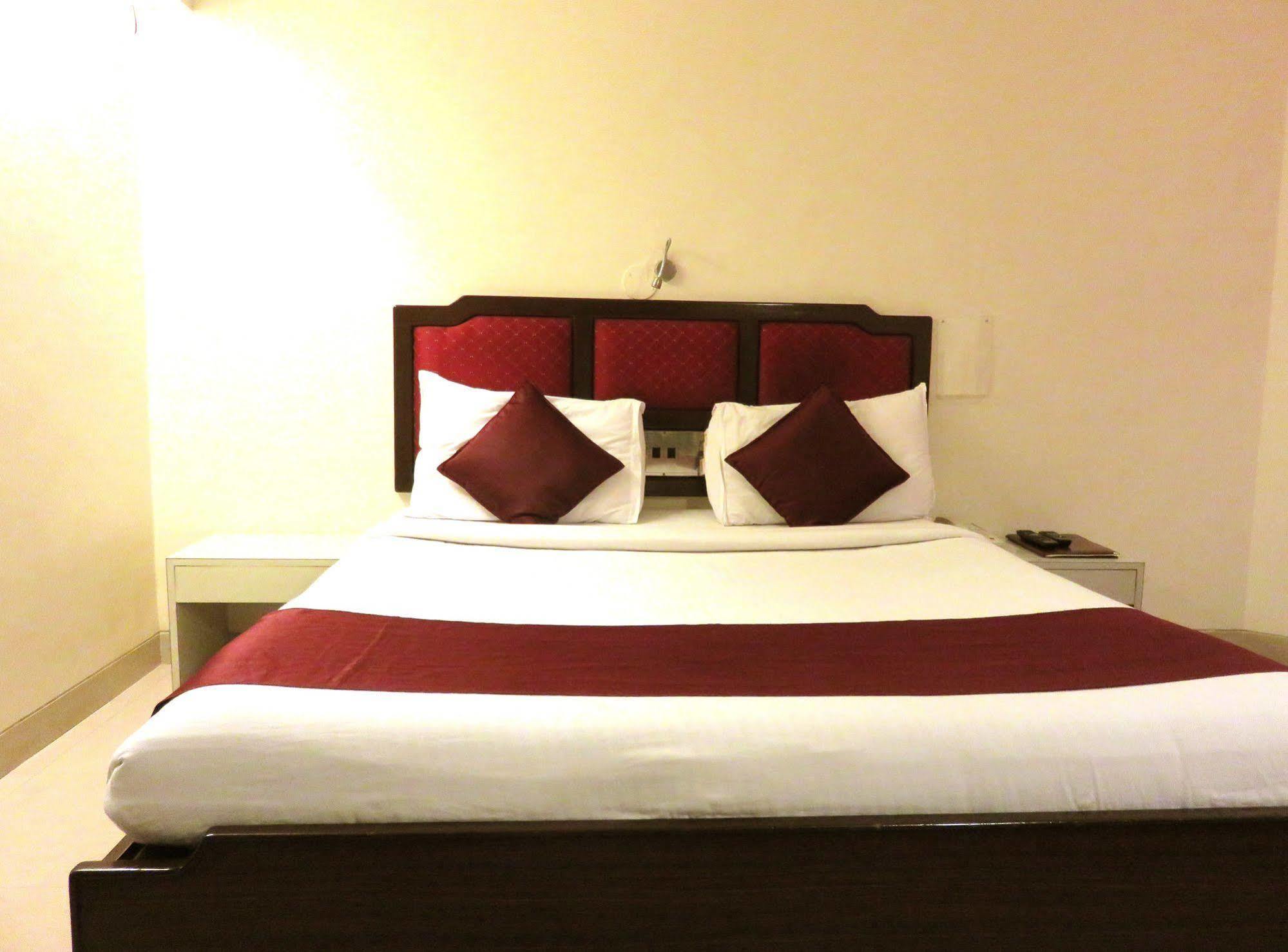 Hotel Ashish Plaza Pune Luaran gambar