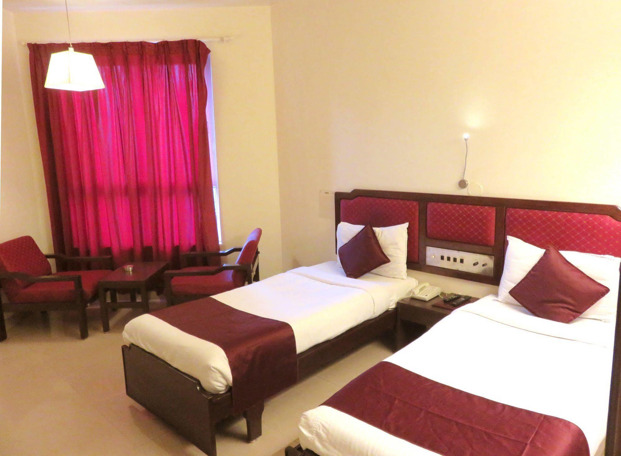Hotel Ashish Plaza Pune Luaran gambar