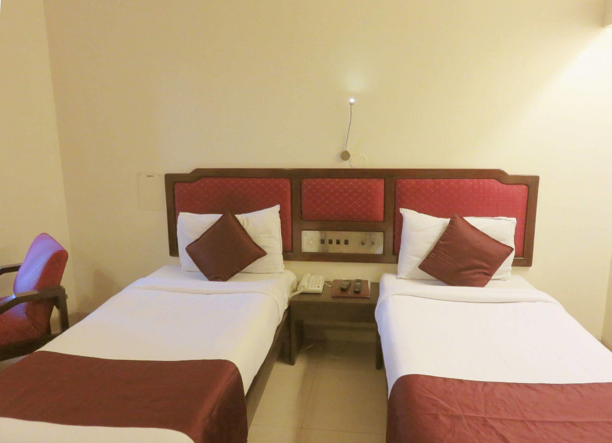 Hotel Ashish Plaza Pune Luaran gambar